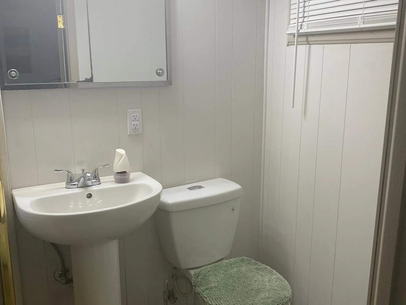 4 bed, 2.5 bath, 1404 sqft, $3,300 — Photo 4