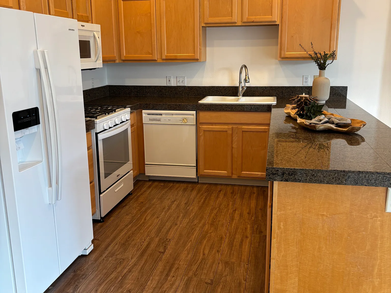 2 bed, 1068 sqft, $3,250 — Photo 3