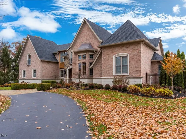 1030 Torrey Pines St NE, Warren, OH 44484