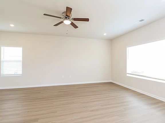 5th image of 3339 Fox Hall Dr