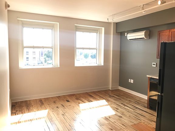 2nd image of 333 1st St SE #406