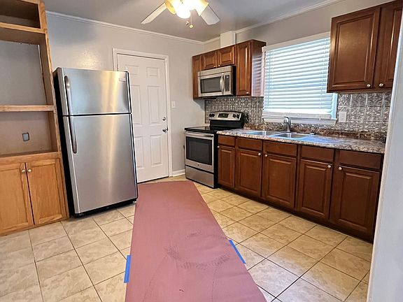 4th image of 3710 Nash St
