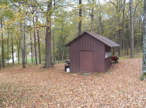 5th image of 601 E Sinking Creek Ln