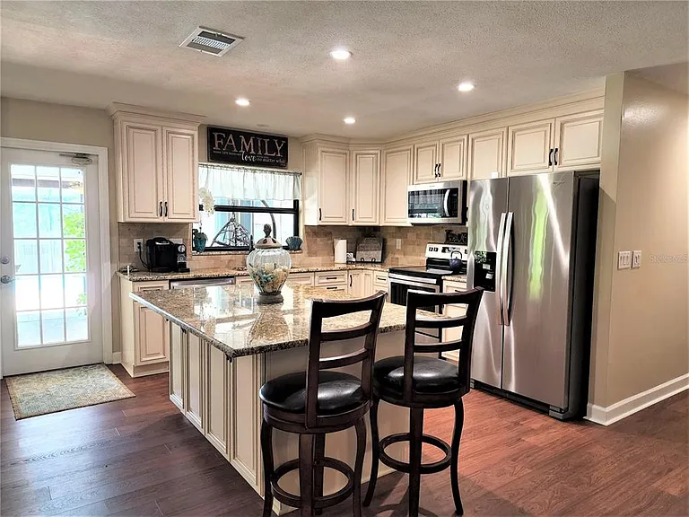 3104 Clovewood Pl — Photo 3