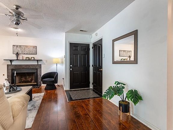 3rd image of 1005 Plum Ct