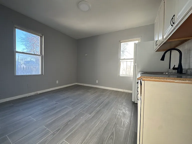 156 Poplar St #1L — Photo 8