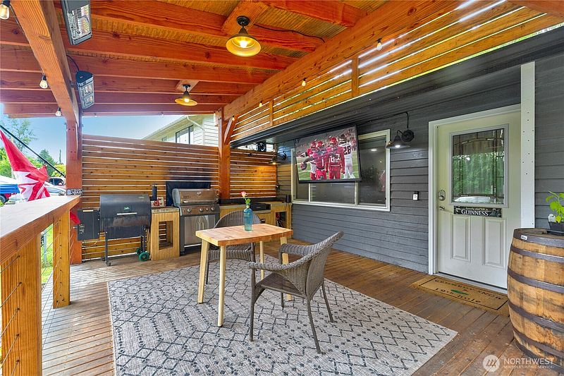 5th image of 1319 Maple Avenue