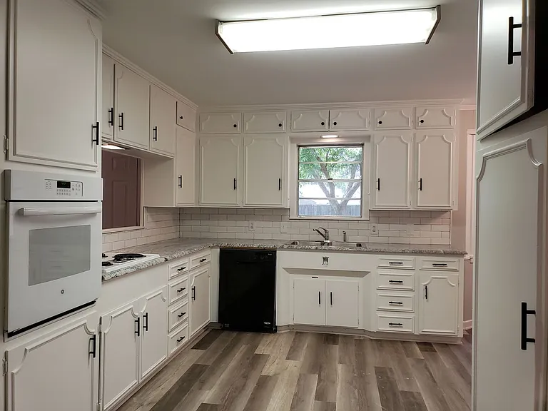 219 Stanford St — Photo 8