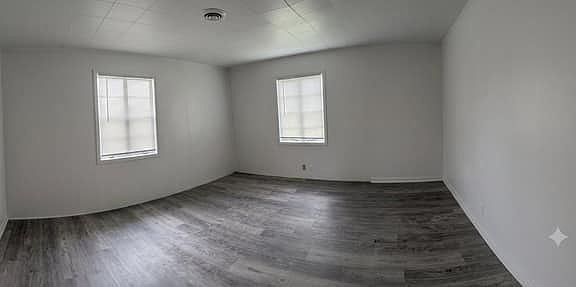 3rd image of 305 W 7th St