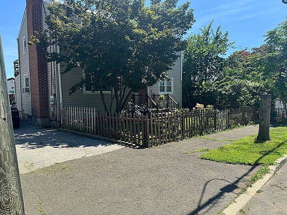 3rd image of 24 Berkeley St