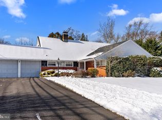 7 Flamehill Rd, Levittown, PA 19056