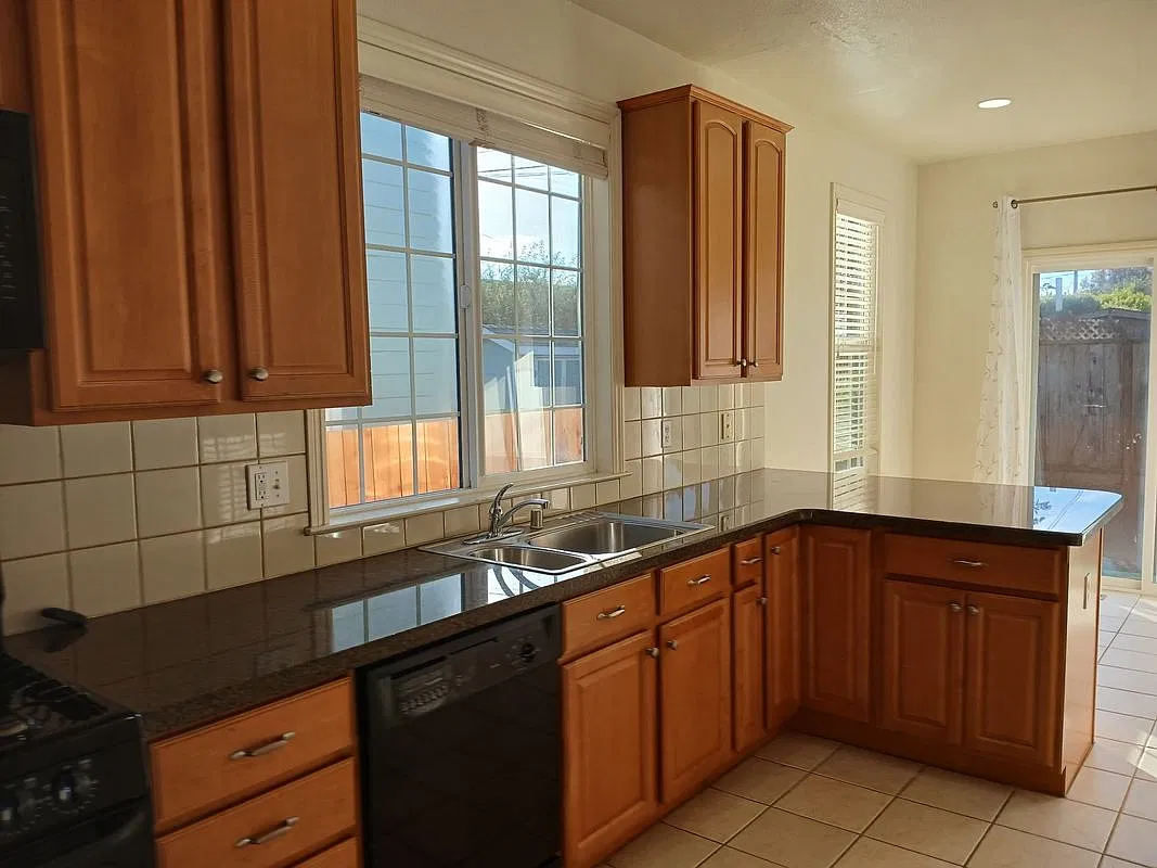 2 bed, 3.0 bath, 1250 sqft, $4,000 — Photo 4