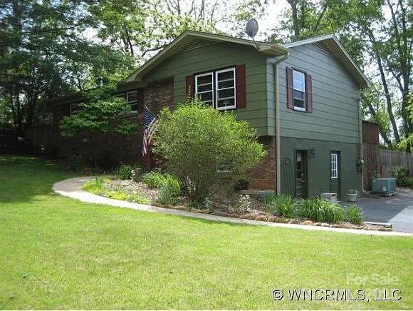7 Village Park Dr — Photo 1