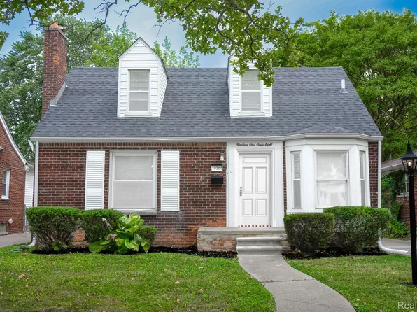 19168 Berden St, Grosse Pointe, MI 48236