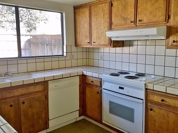 5th image of 1820 Scarborough Dr