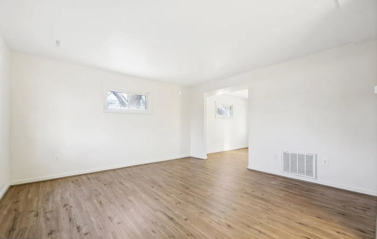 3 bed, 1080 sqft, $1,690 — Photo 3