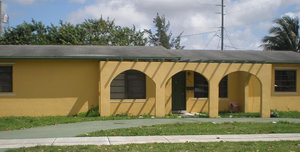 1/1 Duplex with Yard in Westchester Miami
