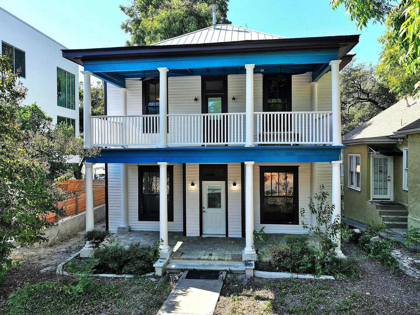 Spacious custom design 2 bed 1 bath Apartment for rent 709 W 14th st. — Photo 4