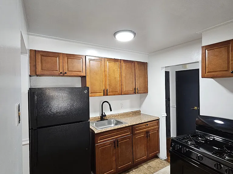 765 Vose Ave #B6 — Photo 8