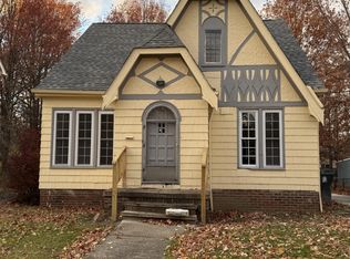 1024 Helmsdale Rd, Cleveland Heights, OH 44112