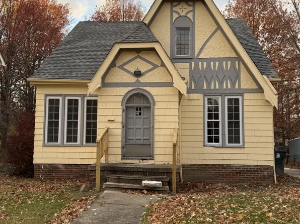 1024 Helmsdale Rd, Cleveland Heights, OH 44112
