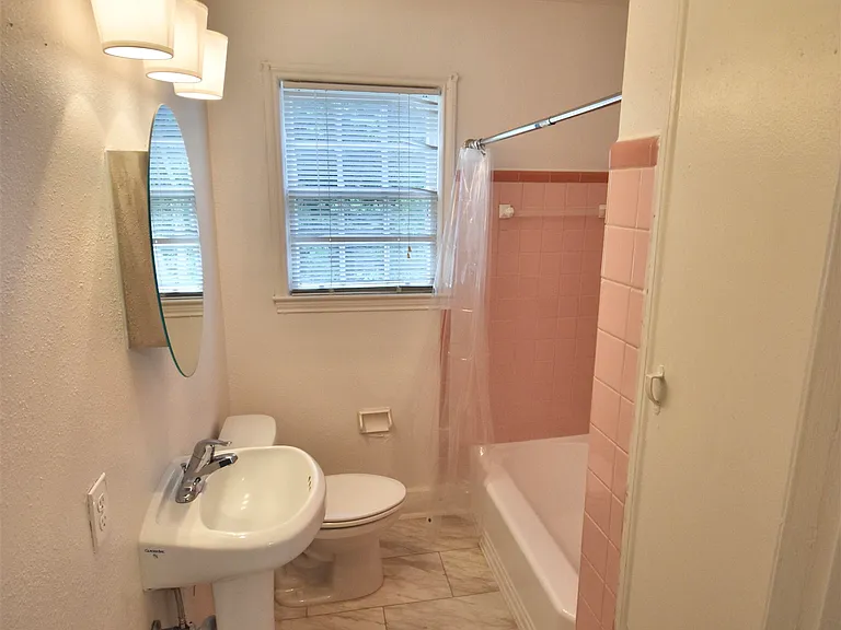 219 E 6th Ave — Photo 11