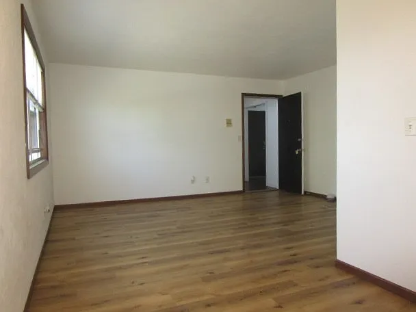 2515 W Westport Rd — Photo 2