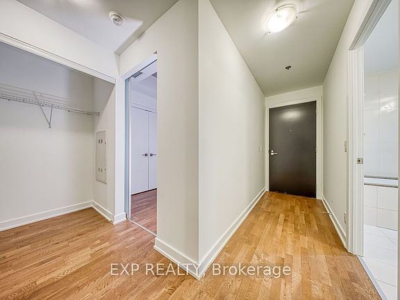 4th image of 15 Beverley St #305