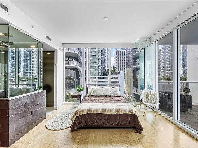 1040 Biscayne Blvd #1107 — Photo 22