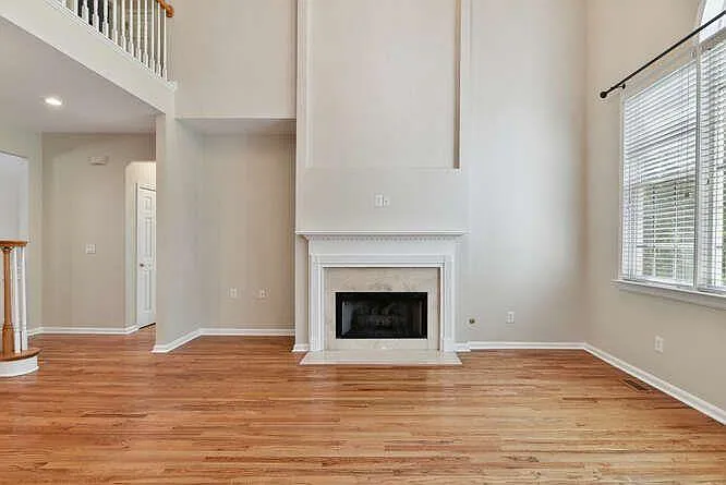 330 Winherst Ln — Photo 3