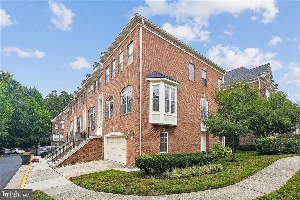 Medinah Homes Condo — Photo 1