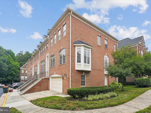 47761 Scotsborough Sq #106, Sterling, VA 20165