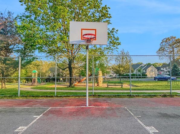 300 Larkspur Ln, Jackson, NJ 08527