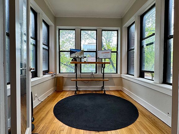 3rd image of 1354 W Winnemac Ave Floor 2