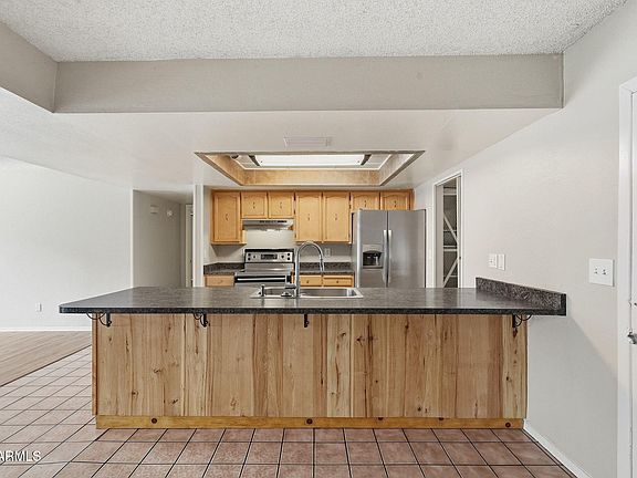 3rd image of 415 S SPUR Street