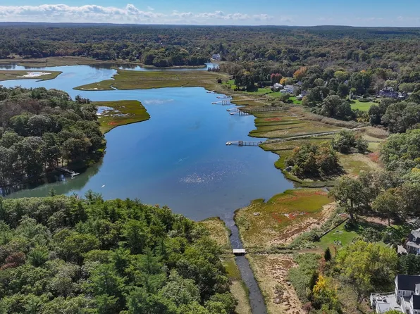 96 Black Horse Ln, Cohasset, MA 02025