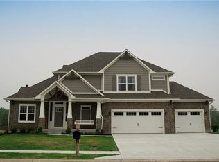 1016 Forest Glen Dr, Greenfield, IN 46140