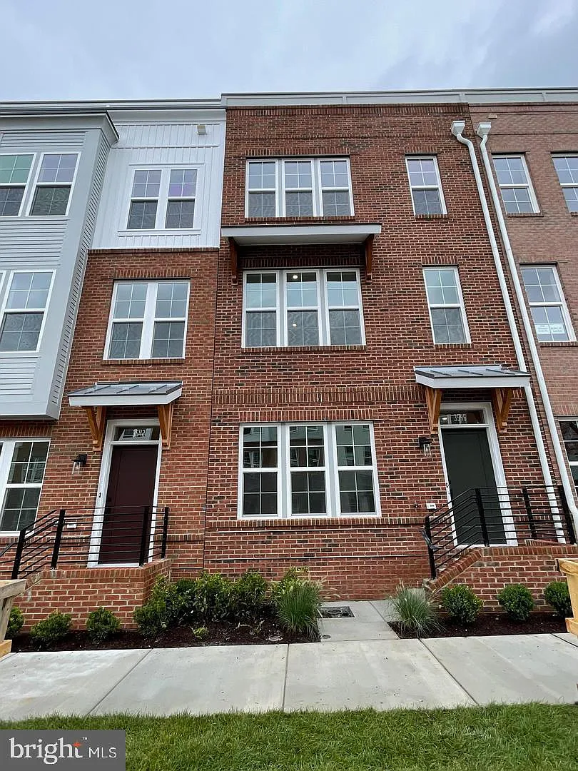 4 bed, 2.5 bath, 2440 sqft, $3,800 — Photo 1