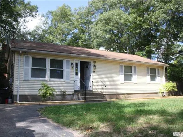 64 Stuyvesant Ave, Mastic, NY 11950