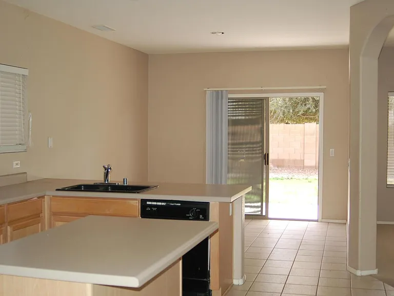 1041 W Longhorn Dr — Photo 7
