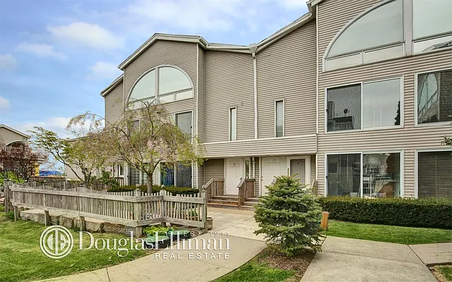 Sold by Douglas Elliman | media 27