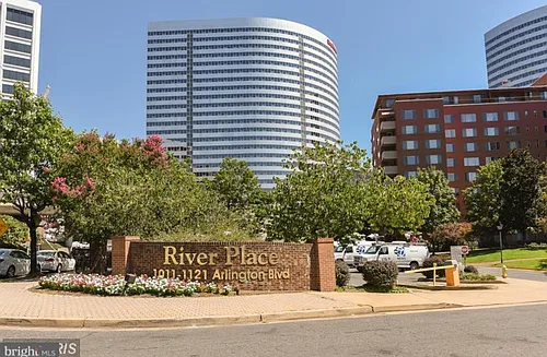 1111 Arlington Blvd Photo 1