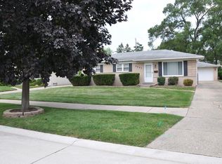 8847 Hamilton Dr E, Sterling Heights, MI 48313