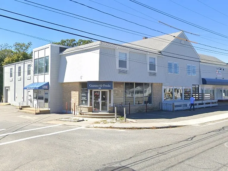 235-239 Barnstable Rd — Photo 2