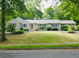 125 University Dr, Lincroft, NJ