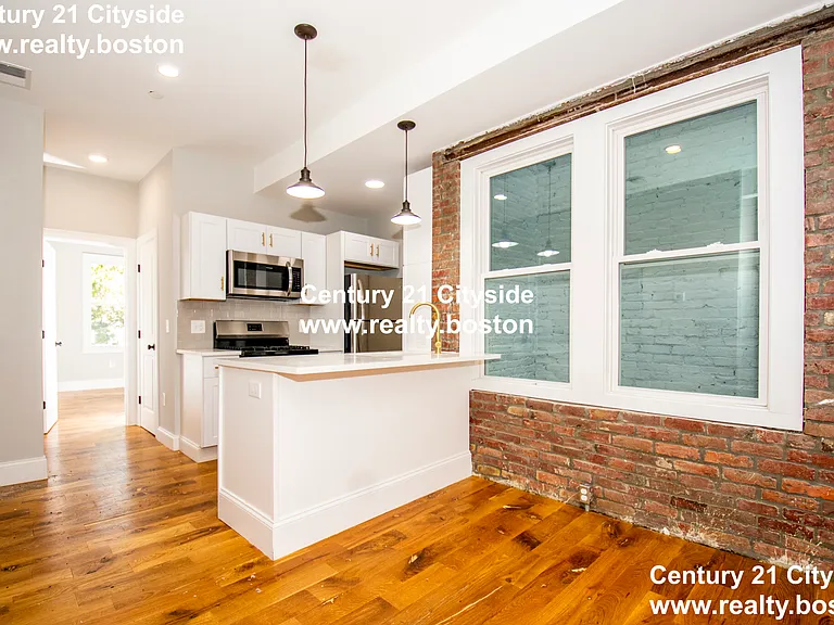 142 Chelsea St #2 — Photo 1