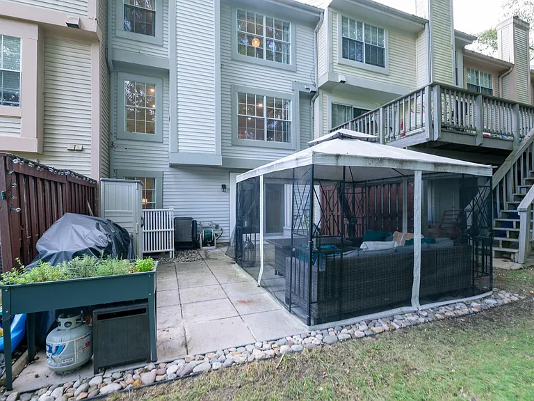 1527 Casino Cir — Photo 41