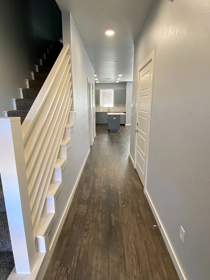3 bedroom, 2.5 bathroom, 1 car garage — Photo 1