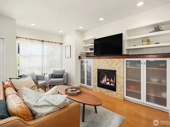 209 27th Avenue E #B, Seattle, WA 98112