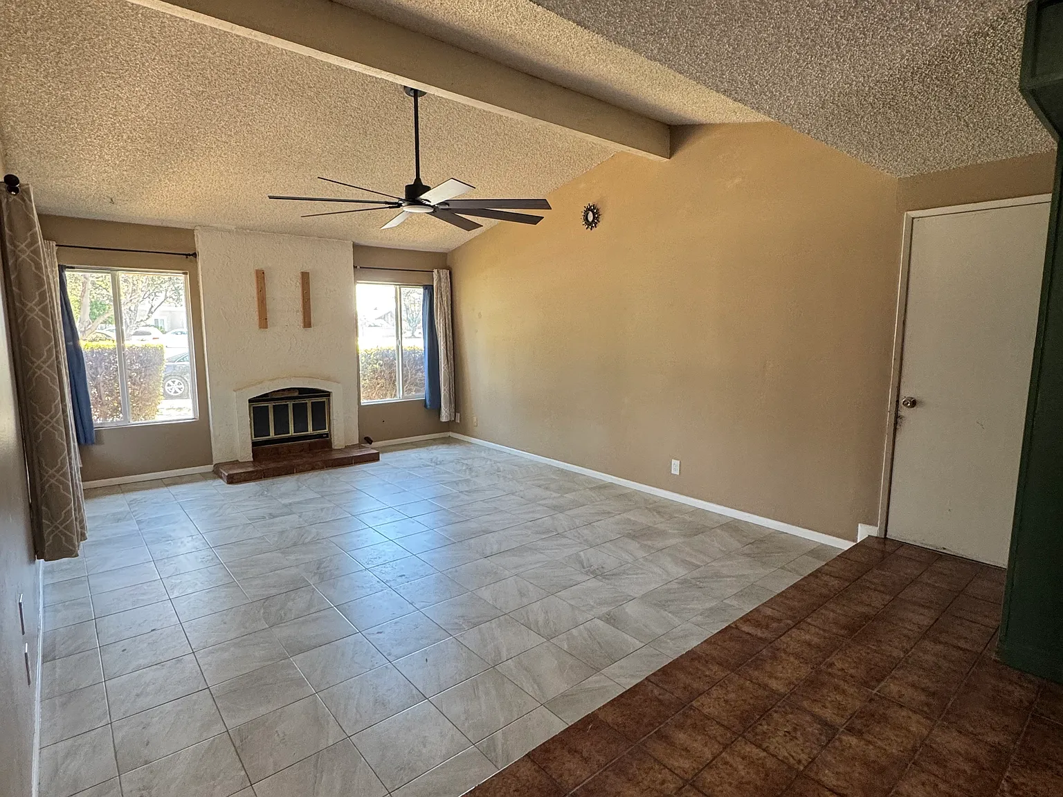 3 bed, 1356 sqft, $3,500 — Photo 3